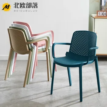 Горячие продаваемые стулья Из бытового утолщенного пластика для взрослых, простой ремень для отдыха, подлокотники можно складывать, Ресторан Nordic dining 0