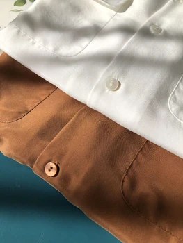 2023 Весенне-летняя женская свободная шелковая рубашка с имитацией Кубинского воротника и двойным карманом с длинными рукавами 4
